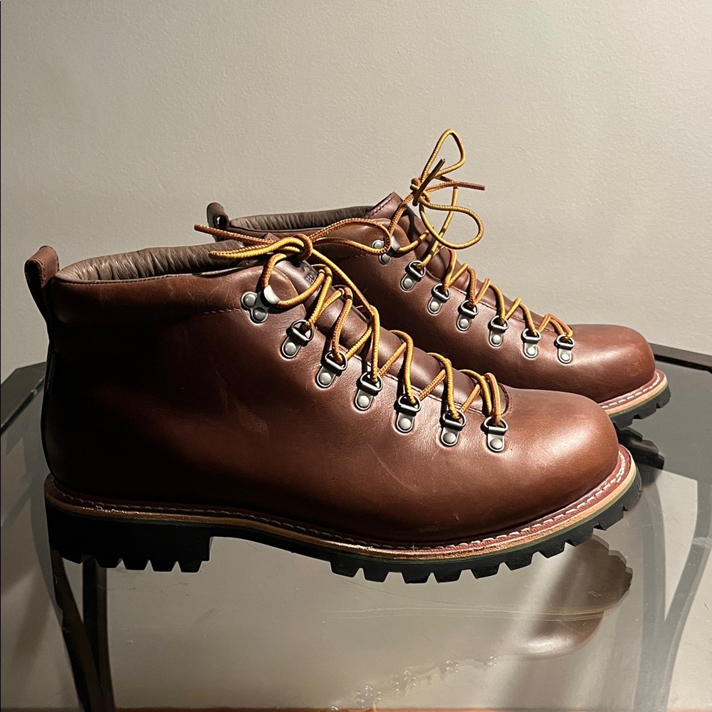 New without Tag  Eddie Bauer size 14 K-6 Leather Hiking Boots